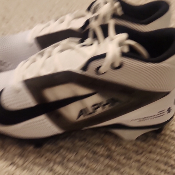Athletic_Shoes